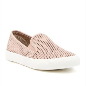 🌸SPERRY🌸 seaside perforated slip-on sneaker